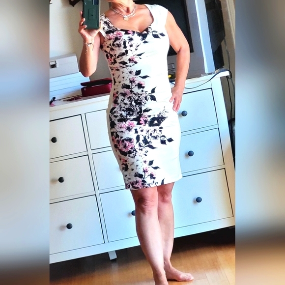 Le Chateau Women's Dress - Picture 2 of 6